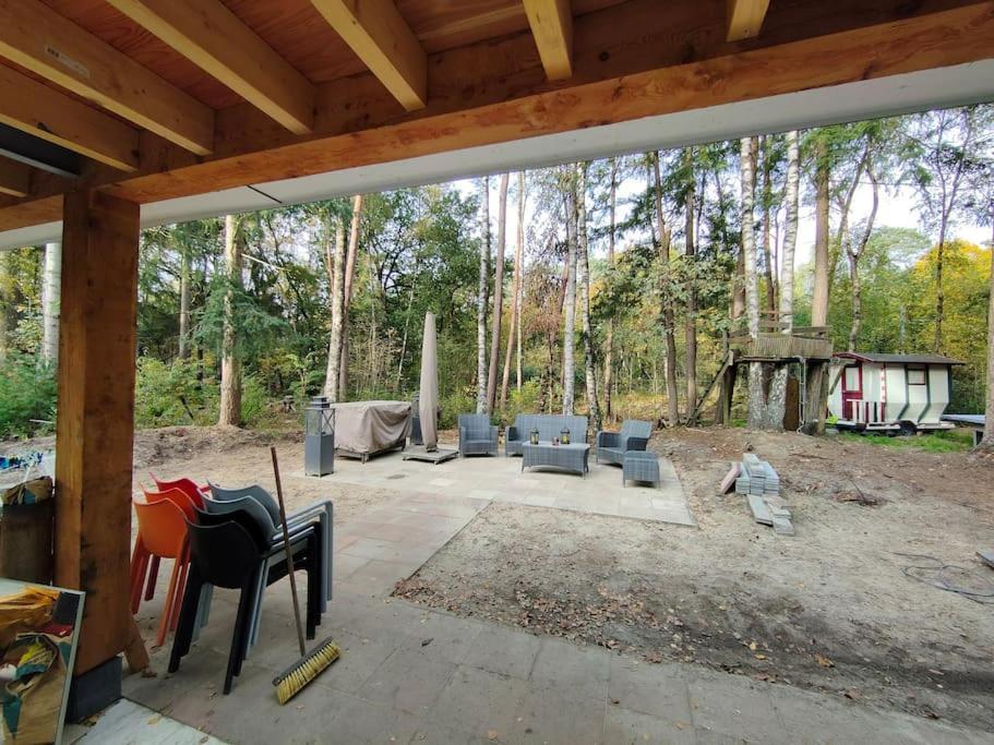 Kindvriendelijke Bungalow In Het Bos Bij Zwemmeer. Vilsteren Exterior photo